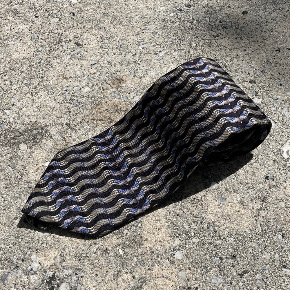 Handmade 100% Silk Geometric Design Shimmer Gloss Reflective Men’s Tie
